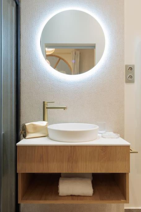 New Luxury And Cozy Apartment - Notre Dame Париж Екстериор снимка